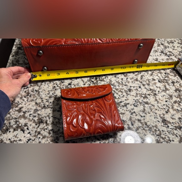 Patricia Nash Floral Embossed Leather Tote in Rich Ochre with matching wallet - Picture 4 of 11